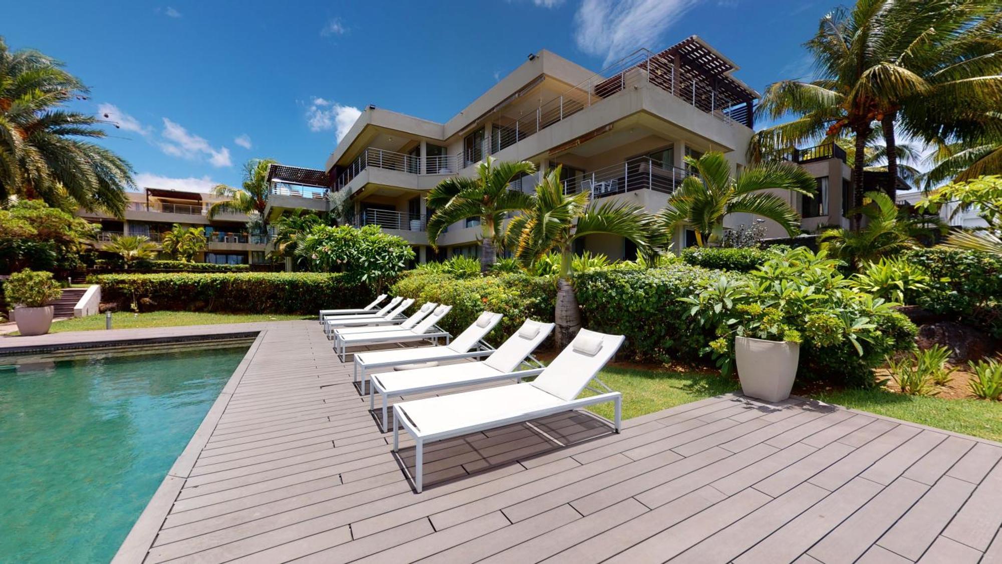 Bon Azur Beachfront Suites & Penthouses With Lov Тру-о-Биш Экстерьер фото