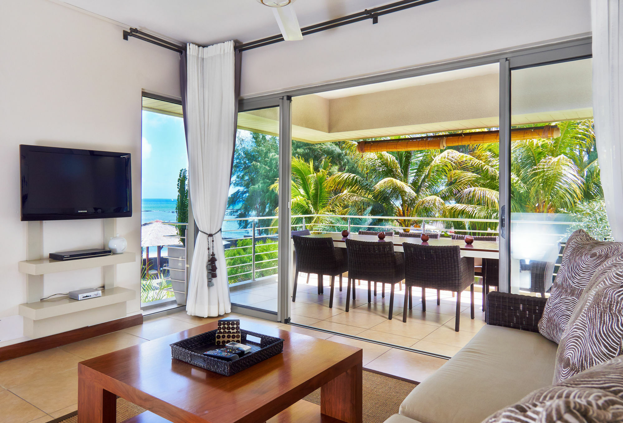 Bon Azur Beachfront Suites & Penthouses With Lov Тру-о-Биш Экстерьер фото