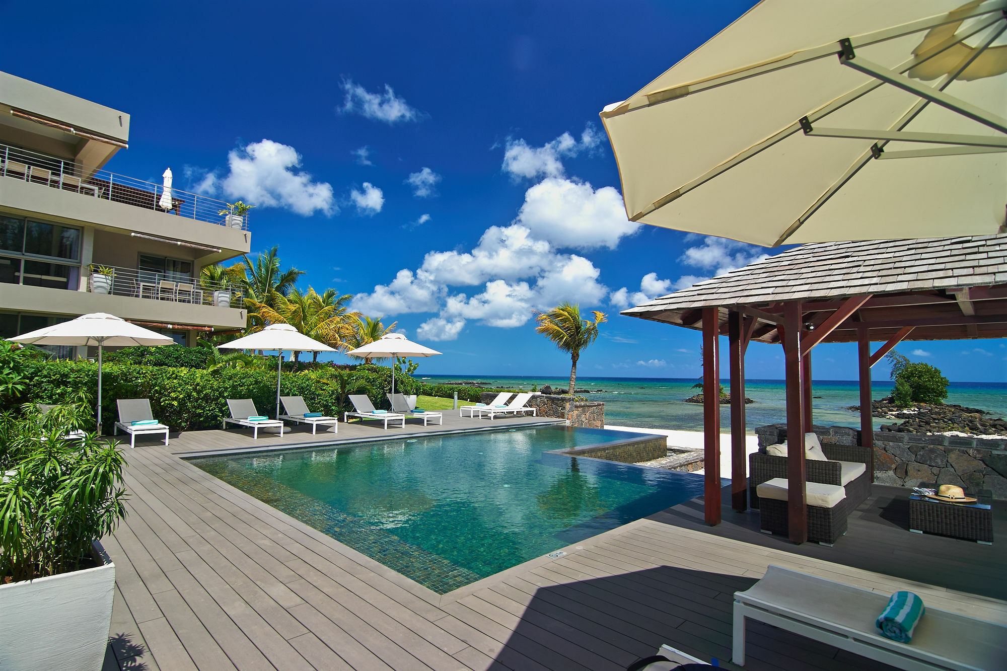 Bon Azur Beachfront Suites & Penthouses With Lov Тру-о-Биш Экстерьер фото